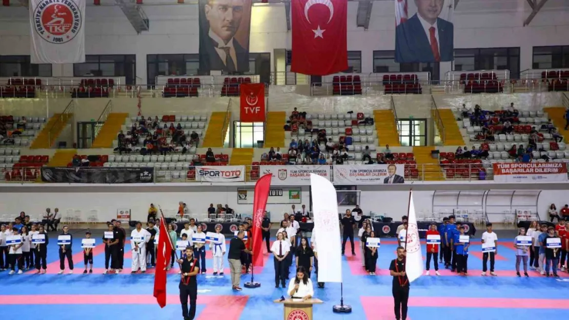 Türkiye Karate Şampiyonası'nın açılış seremonisi yapıldı