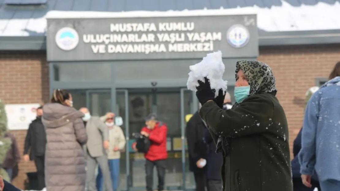 Ulu çınarlar karın tadını çıkardı