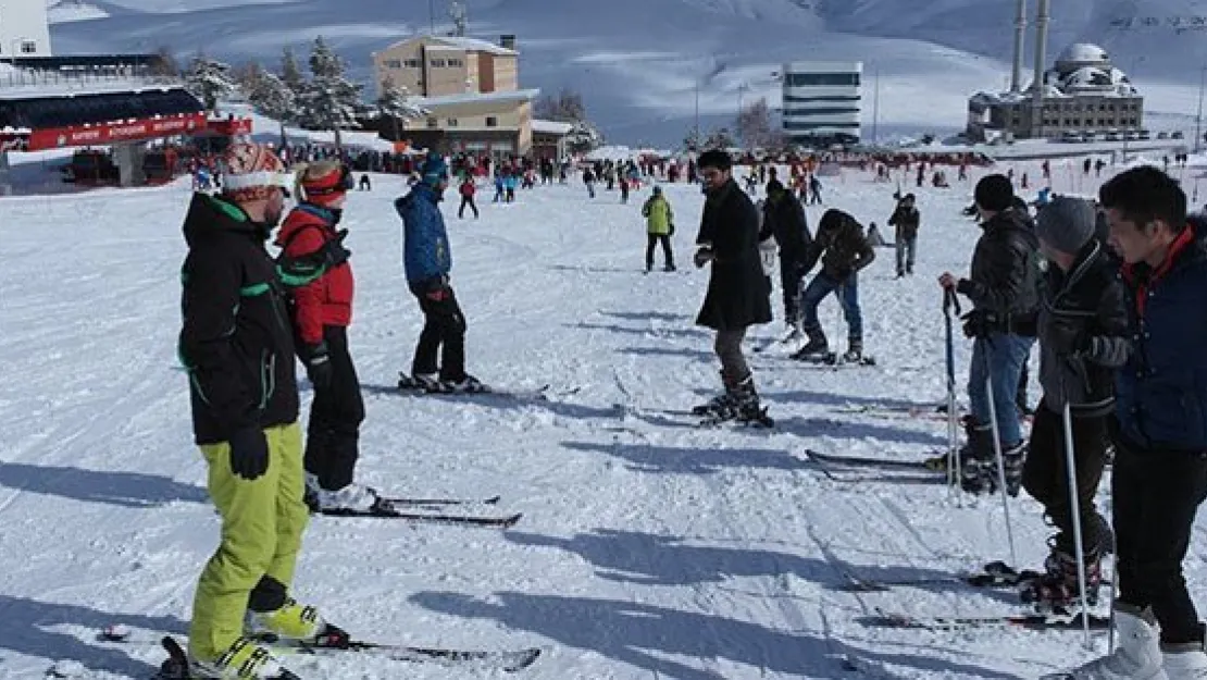 Uluslararası öğrencilerden Erciyes keyfi