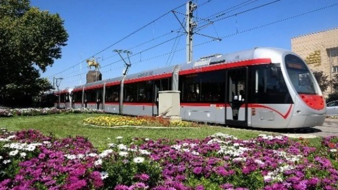 Üniversite Hattı'na Elektrik Veriliyor 