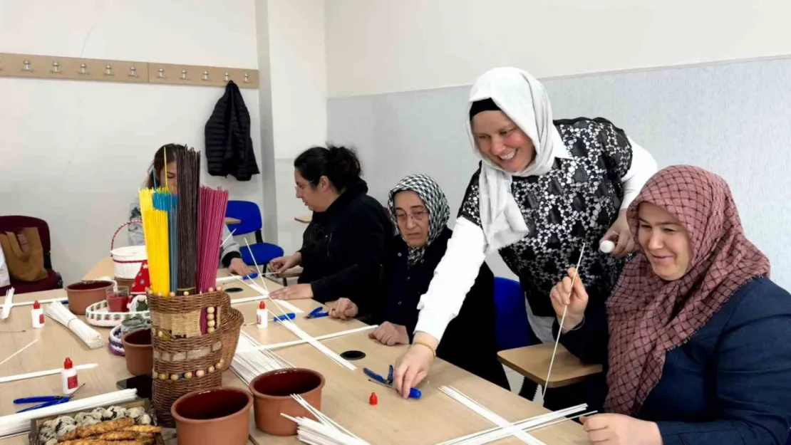 Geleneksel sepet örücülüğü Hacılar'da yeniden canlanıyor