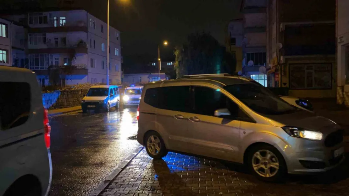 Uygulama yapan polislere mukavemet eden 3 şahıs gözaltına alındı