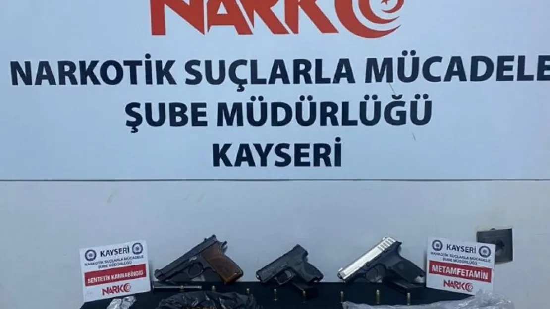 Uyuşturucu taciri 2 şahıs silahlarıyla beraber  yakalandı