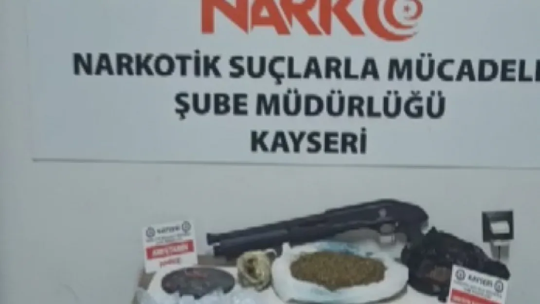 Uyuşturucu taciri anne-kız, ortak operasyonla yakalandı