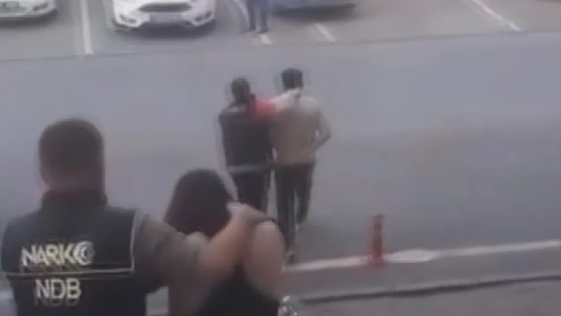 Uyuşturucu tacirleri polisten kaçamadı
