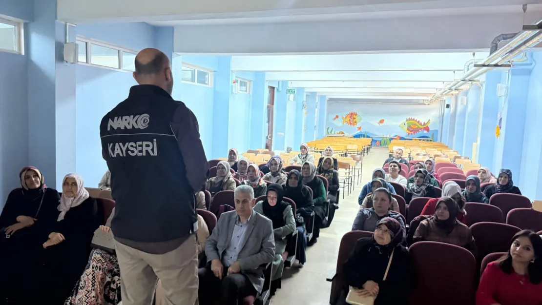 Uyuşturucuyu evde kullanan her 2 gençten 1'ini ilk anne fark ediyor