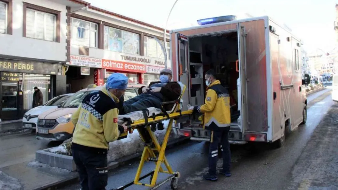 Üzerine düşen buz sarkıtı yaraladı, o belediyeyi suçladı