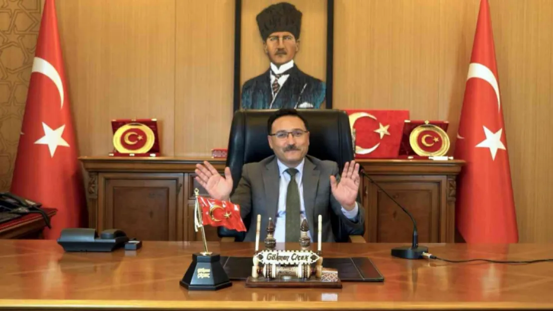 Vali Çiçek: 'Tatilinizi en iyi şekilde geçirmenizi diliyorum'