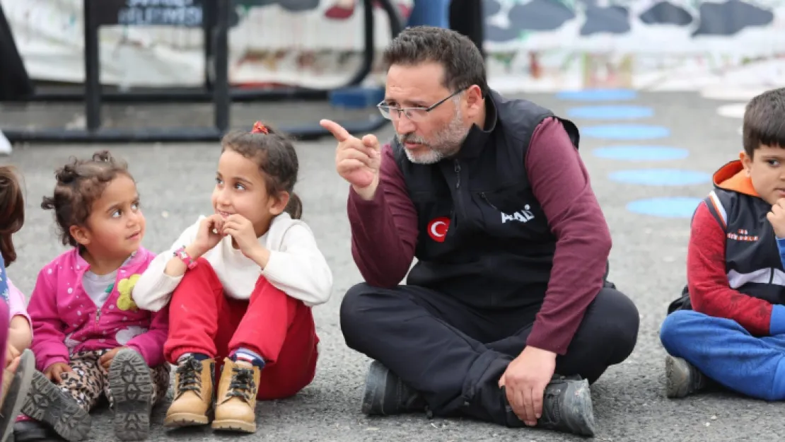 Vali Çiçek, Adıyaman'da çocuklara neşe oluyor