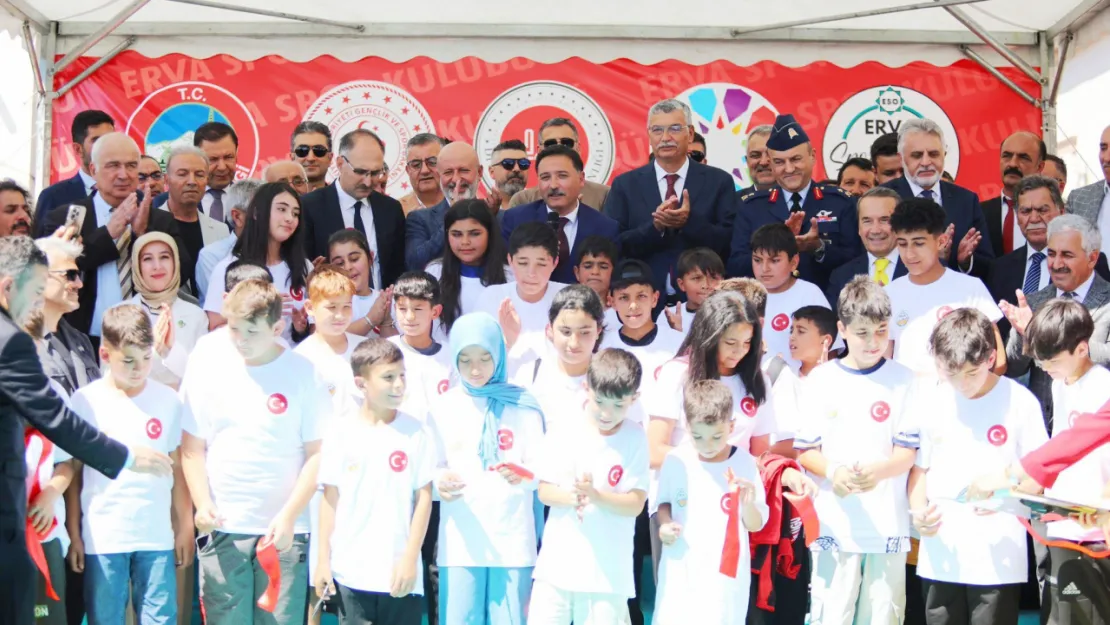 Vali Çiçek, 'ERVA spor okulları sadece Kayseri'de değil, tüm Türkiye'de çığ gibi olacak'