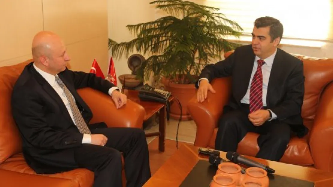 Vali Düzgün, Kocasinan Belediye Başkanı Çolakbayrakdar'ı kabul etti