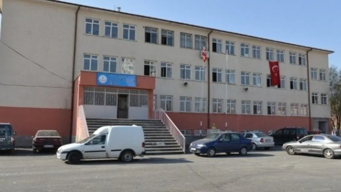Vali Saffet Arıkan Bedük Ortaokulu'na Çok Amaçlı Spor Ve Sosyal Tesis Salonu 