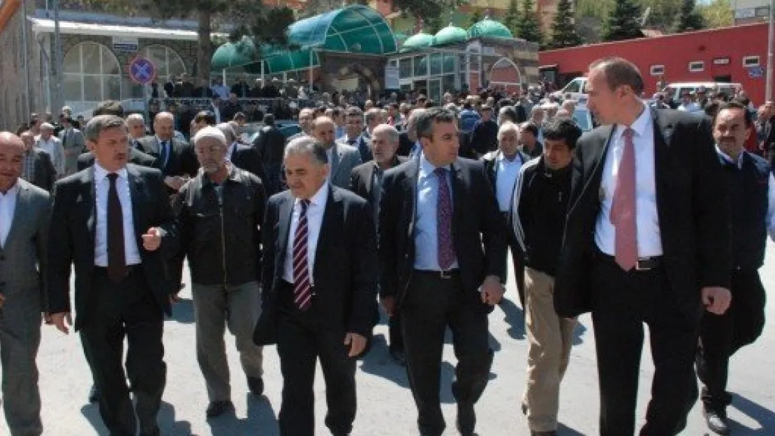 Vali Yılmaz ve Büyükkılıç Hisarcıkta Vatandaşlarla Sohbet Etti