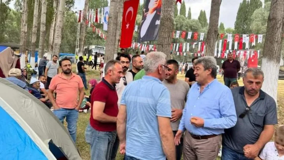 Vekil Ataş, 'Değerlerimizi kirli siyasetinize alet etmeyin'