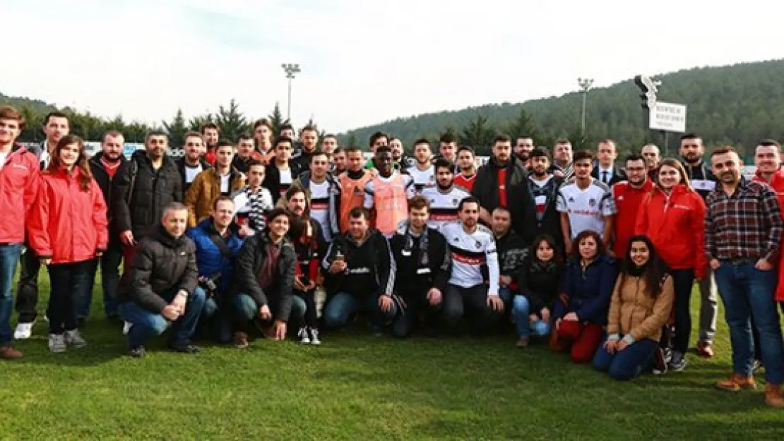 VODAFONE KARAKARTAL'IN İLK TALİHLİLERİ BEŞİKTAŞLI FUTBOLCULARLA BİR ARAYA GELDİ