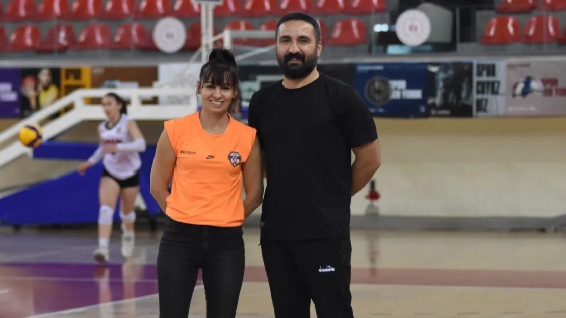 Voleybol antrenörü olan Şahin çifti birbirlerine rakip oldu