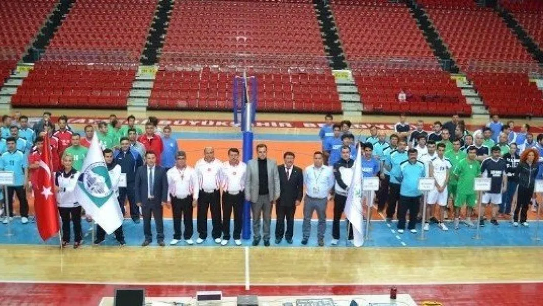 Voleybol Turnuvasına Katılacak Takımlar Seremoni Yaptı 