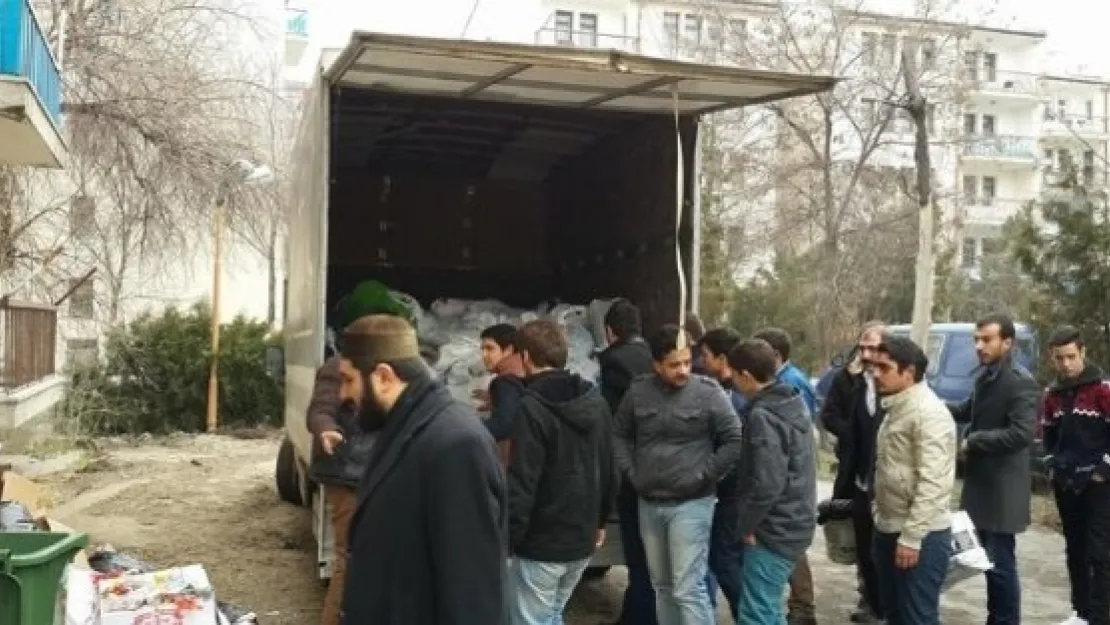 Vosvos Kayseri Kayseri'ye Gelen Doğu Türkistanlılara Yardım Etti