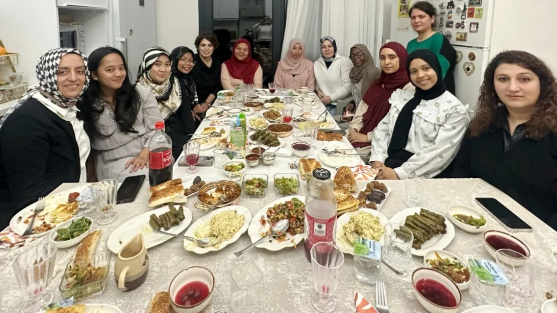 Yabancı Uyruklu öğrenciler aile sıcaklığında iftar yaptı