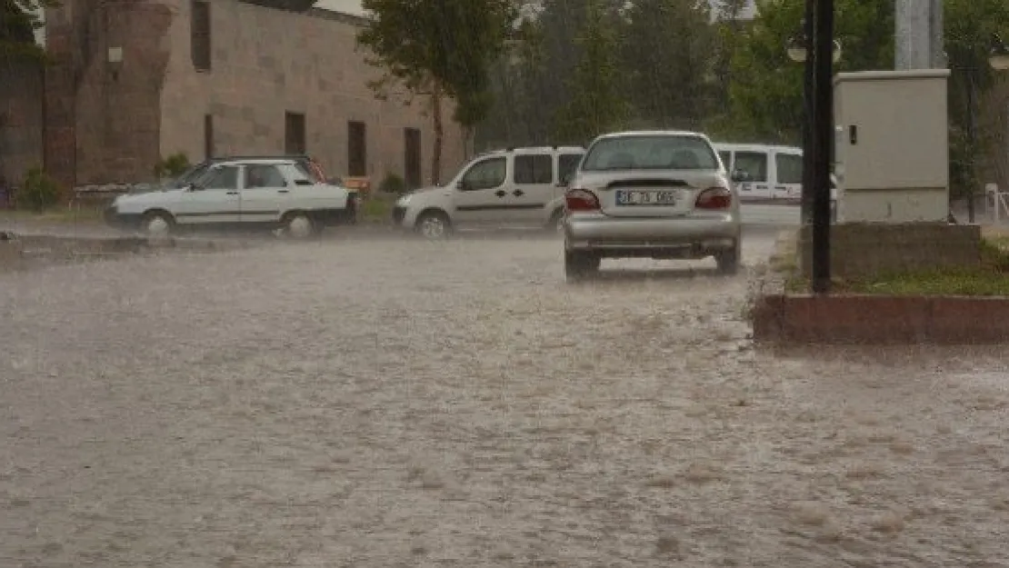 Yağmur Pınarbaşı Çiftçisinin Yüzünü Güldürdü 