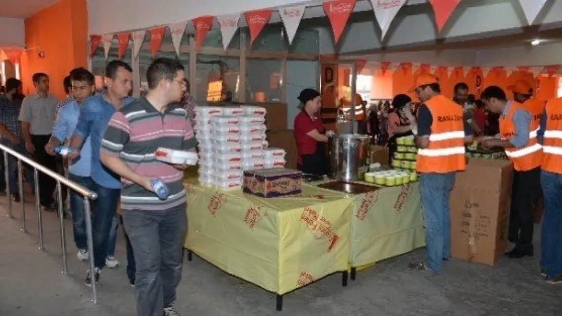 Yardımlaşmak Ve Paylaşmak İşin Özü 