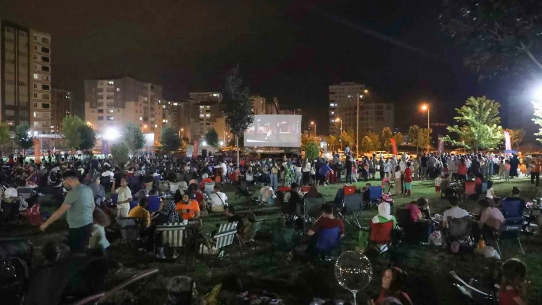 Yaz Akşamları Sinema Keyfi