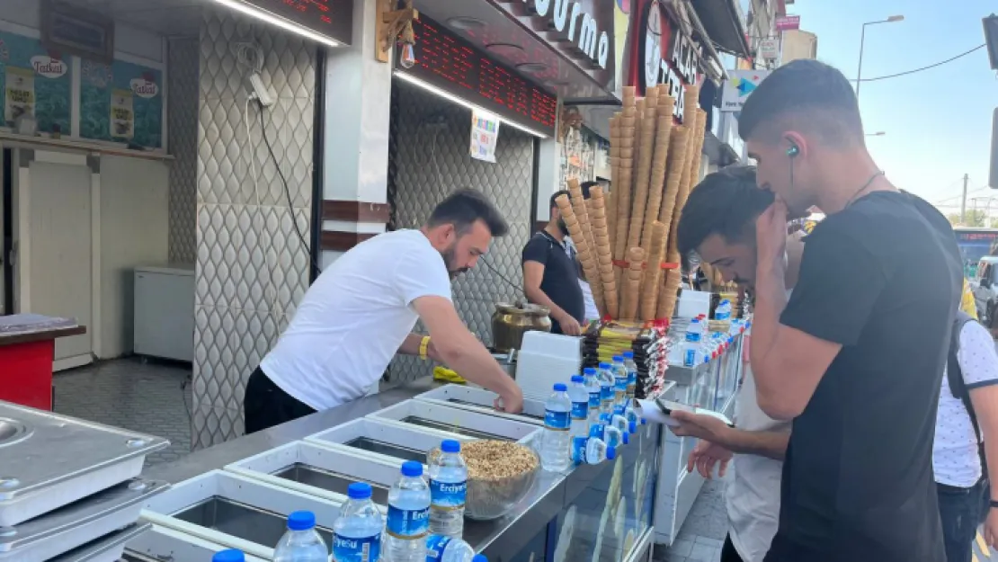 Yaz aylarının serinletici durağı: dondurmacılar