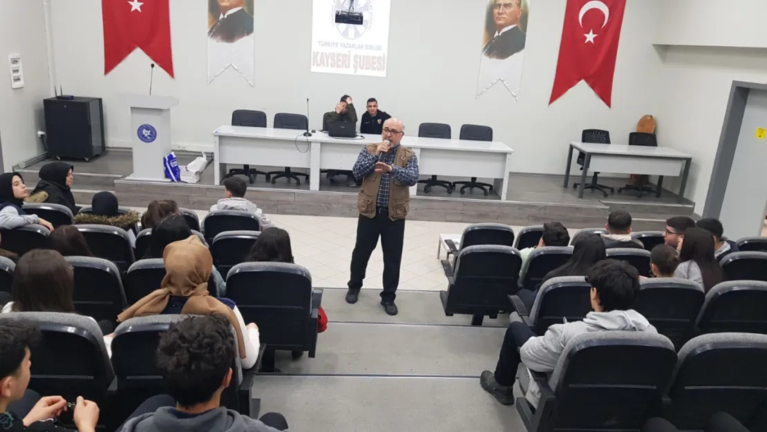 Yazar Okulu seminerleri başladı: 'Niçin tarih yazarız' konusu konuşuldu