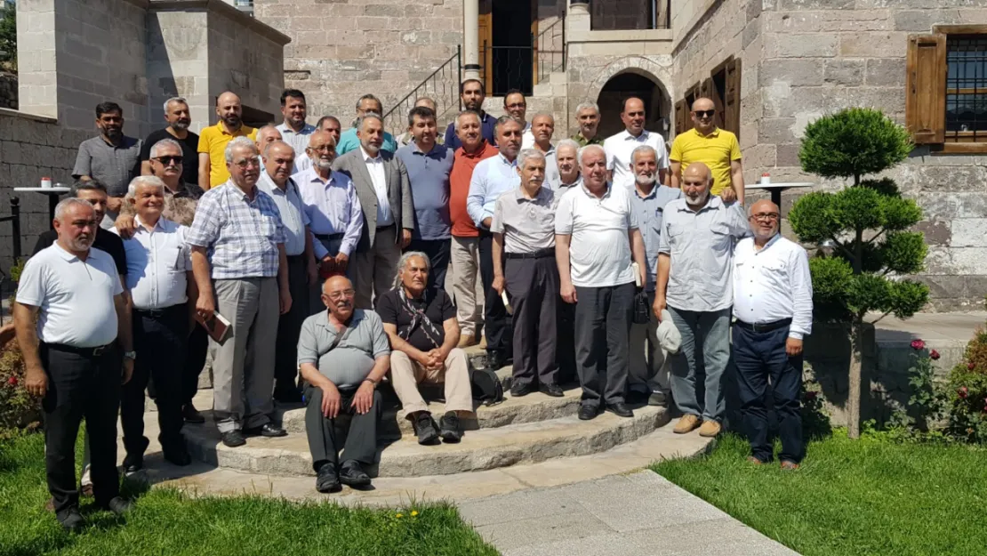 Yazarlar Birliği Başkanları Yaman Dede Konağında Ödül Töreni Düzenledi