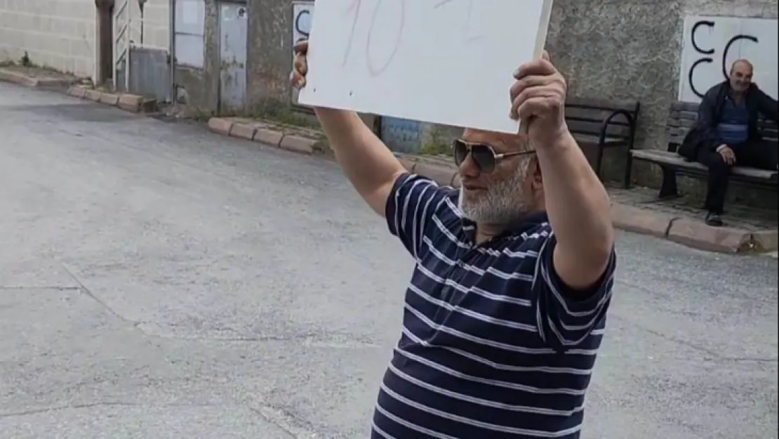 Yeni açılan mesire alanı trafiği yoğunlaştırdı, vatandaş 'adres sormak 10 TL' pankartı açtı