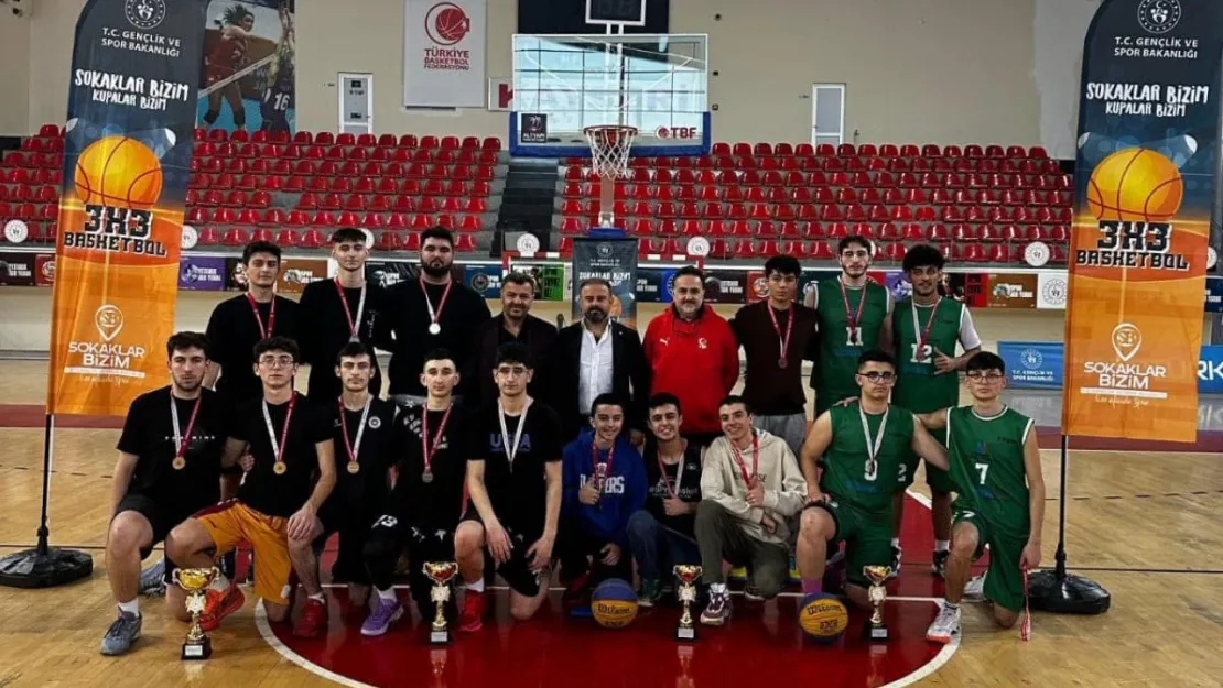 Yeşilay Spor Oyunları Sokaklar Bizim 3x3 Basketbol Turnuvası yapıldı