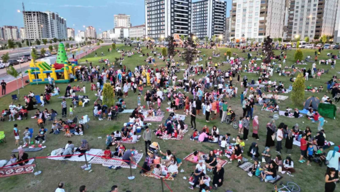 Yeşilyurt Mahallesi'nde Açık Hava Sinema Günleri'ne Yoğun İlgi