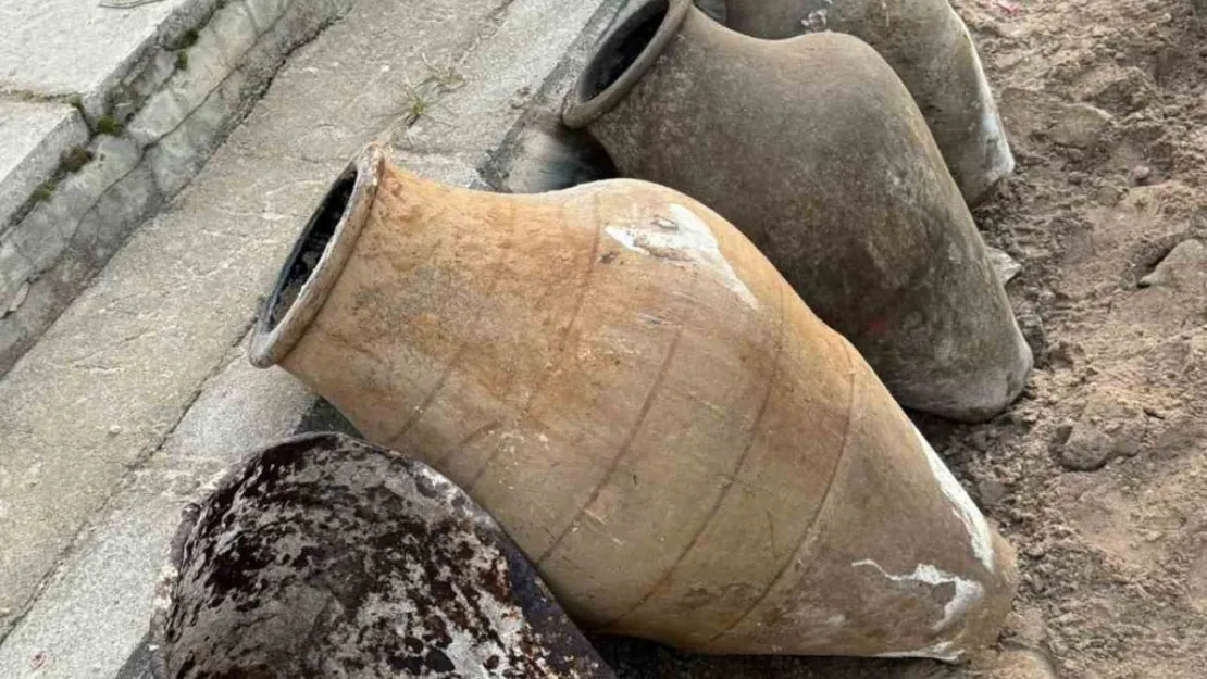 Yol çalışmasında yakın tarihe ait küp bulundu