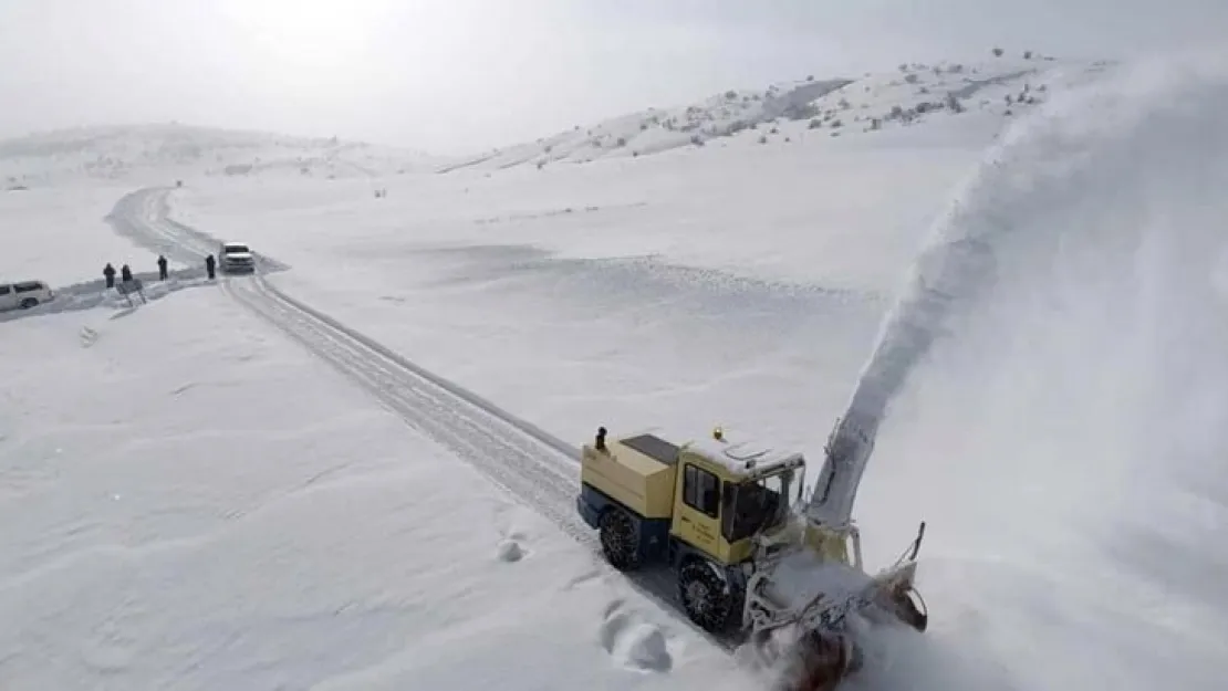 Yozgat'ta kar nedeniyle 15 köy yolu ulaşıma kapandı