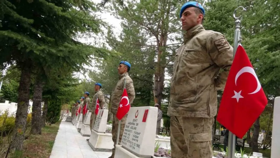 Yozgat'ta Ramazan Bayramı arifesinde şehitlik ziyaret edildi