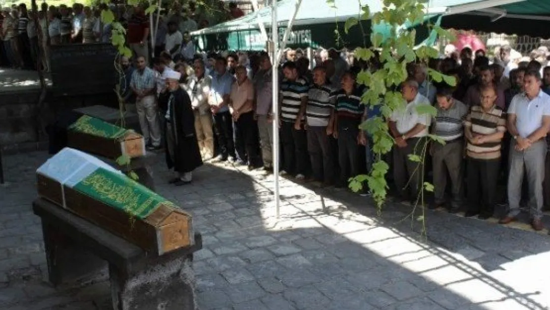 Yürüyen Merdivenden Düşerek Hayatını Kaybeden Yaşlı Kadın Defnedildi 