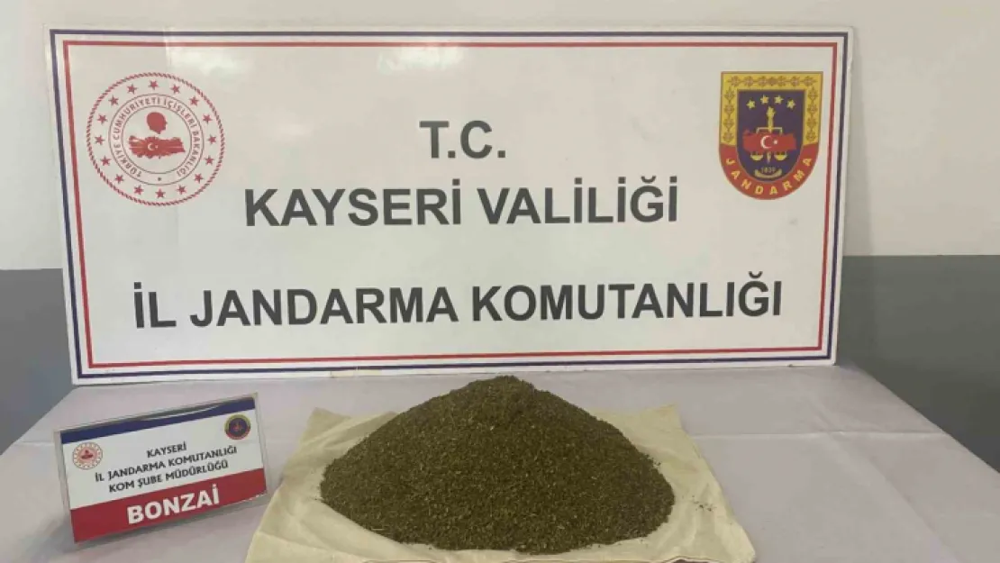 Zehir tacirleri uyuşturucuyu piyasaya süremeden yakayı ele verdi