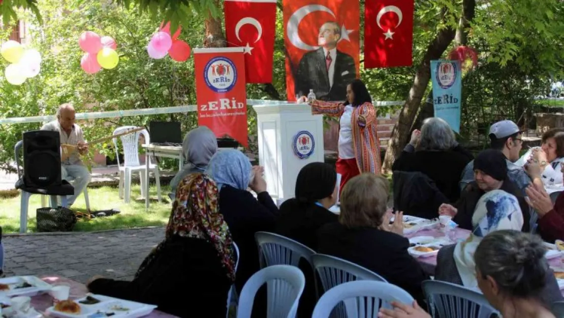 Zihinsel engelli vatandaşlar geleneksel bahar şenliklerinde bir araya geldi