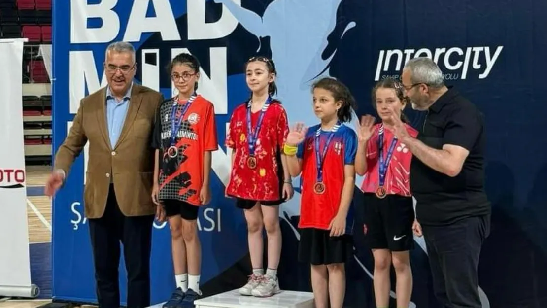 Zümra Çetintaş Badminton Türkiye Kupası'ndan 2 madalyayla döndü