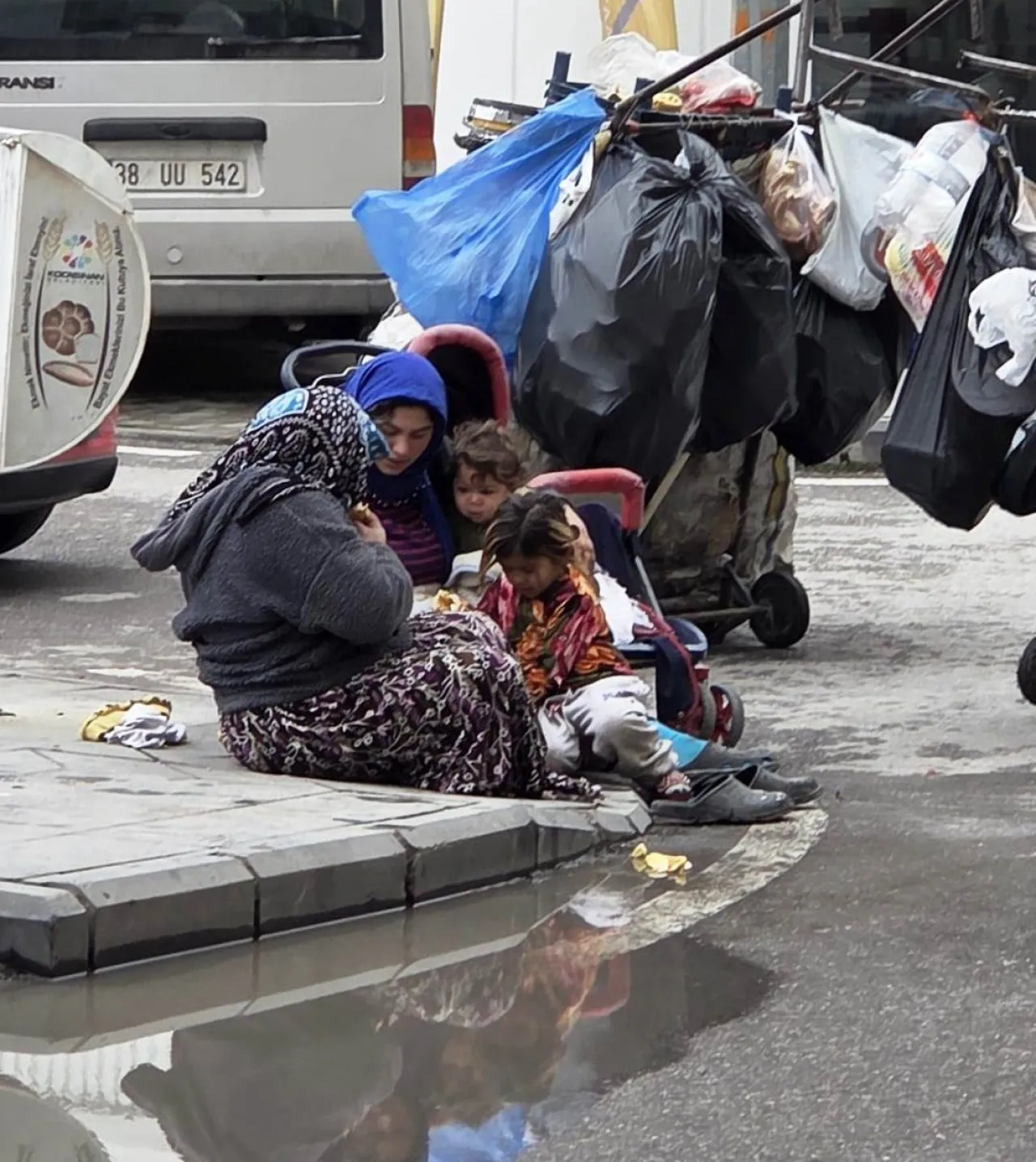 Kayseri Büyükşehir Belediyesi yanında yürek sızlatan tablo
