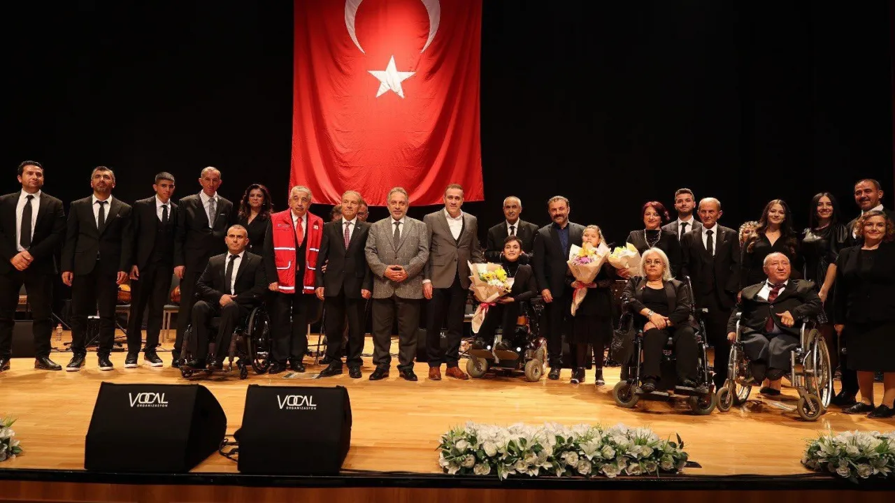 Kızılay Engelsiz Teşkilatı Müzik Korosundan halk konseri