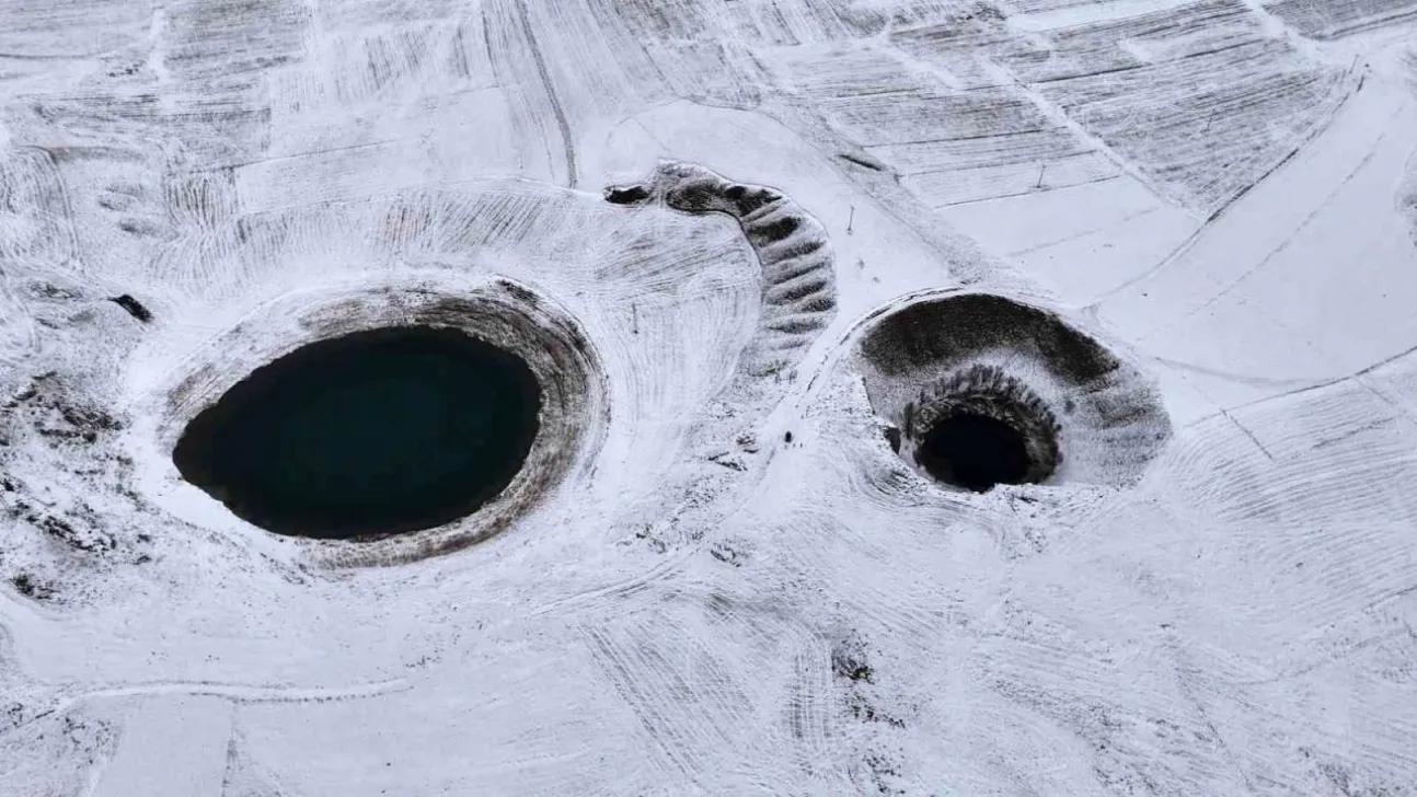 'Doğanın iki gözü', kar yağışıyla hayran bıraktı
