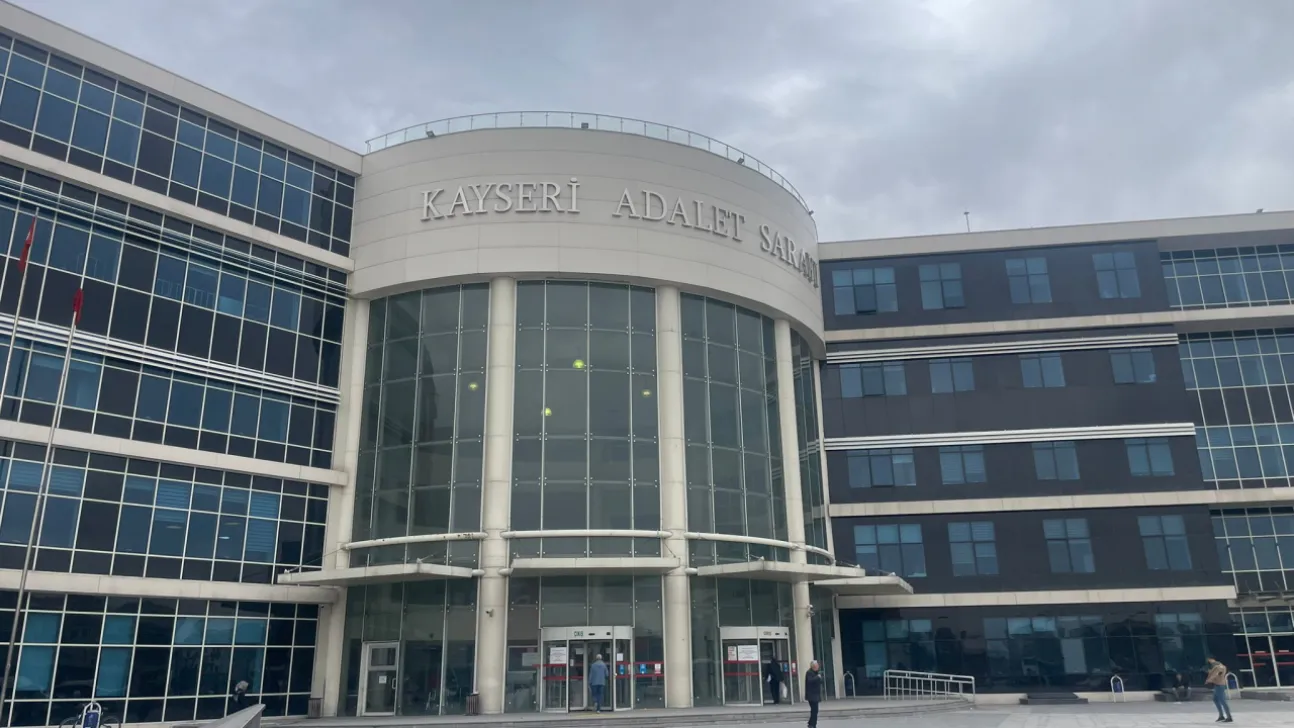 3 kişinin yaralandığı silahlı kavga nedeniyle açılan davaya devam edildi