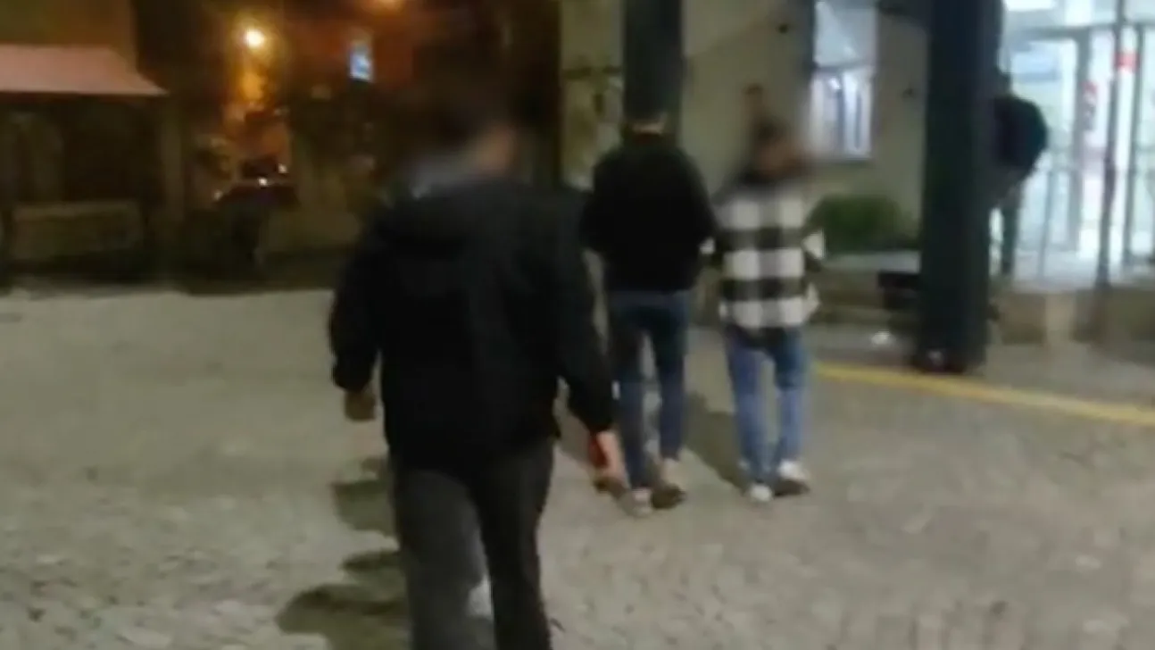 Boş arazide ateş yakarak çevreyi rahatsız eden 4 kişiye idari para cezası uygulandı