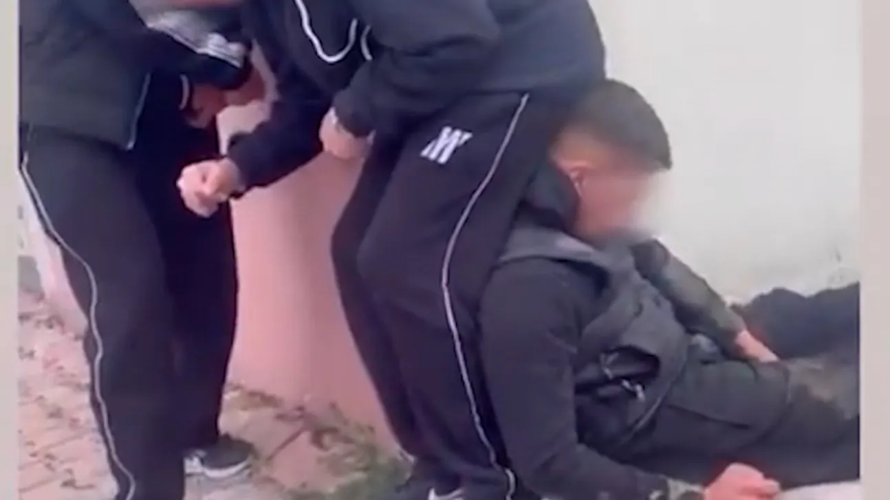 Çevreye rahatsızlık veren 3 şahıs yakalandı