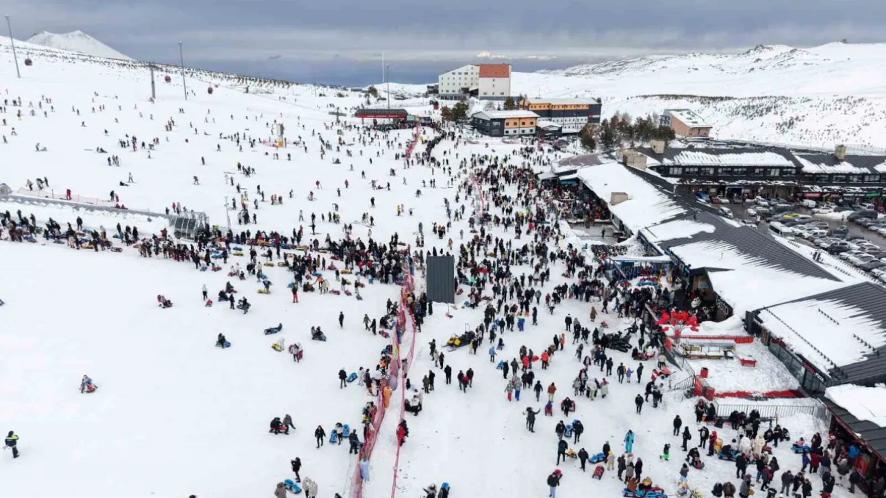 Erciyes'te Hafta Sonu Yoğunluğu