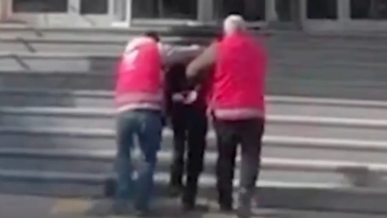 Hırsızlık suçundan 33 yıl hapis cezası ile aranan firari Güven Timlerinin devriyesinde  yakalandı