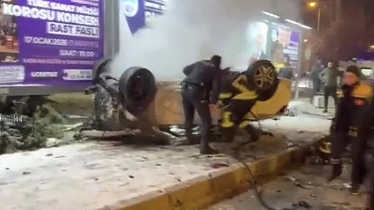 Kaşıkla Kavşağı'nda Dehşet: Araç Motoru Yola Fırladı, Otomobil Alev Aldı