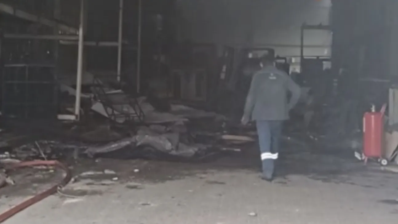 Kayseri OSB'de Mobilya Fabrikasında Yangın: Maddi Hasar Var