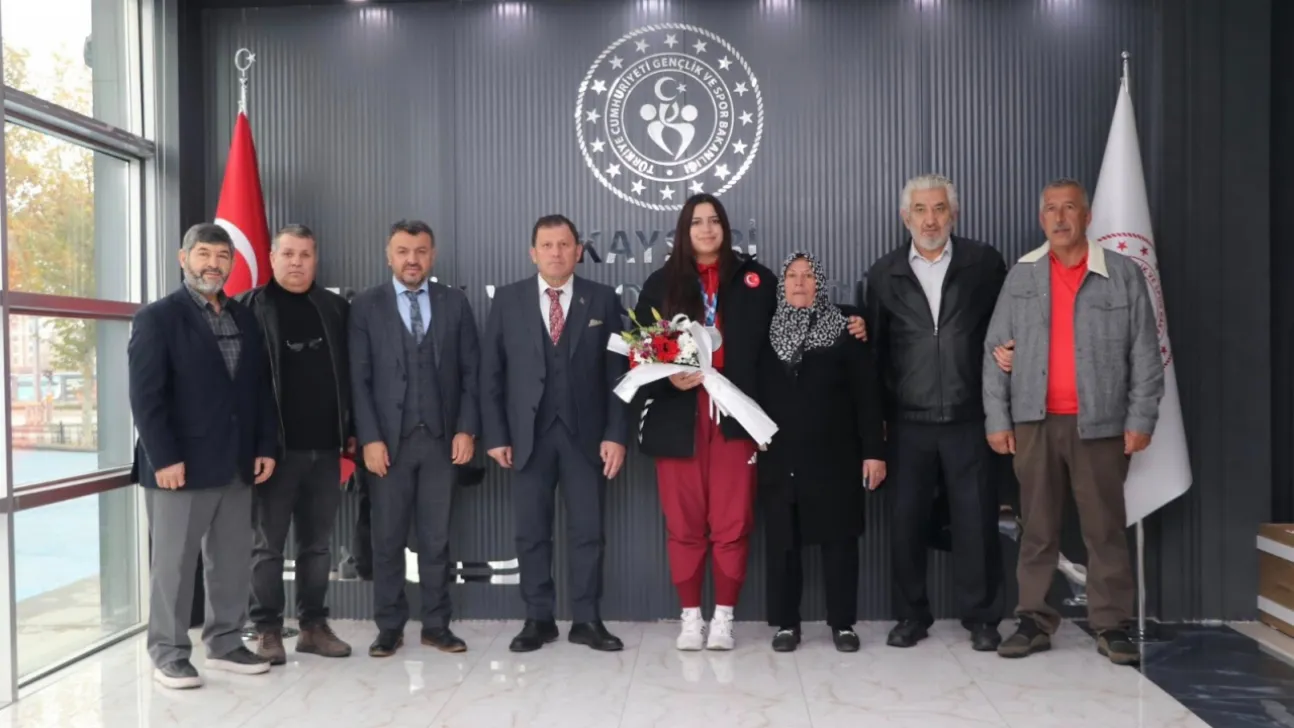 Kayserili sporcu Türkmen, U23 Avrupa Boks Şampiyonası'ndan gümüş madalya ile döndü